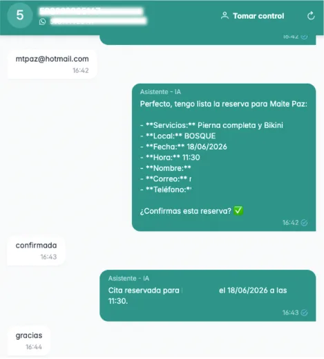 Conversación de reserva y líneas de WhatsApp atendidas por agentes de IA